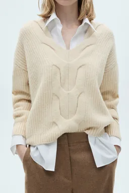 Jersey trenzado cuello pico de Mango en Buzos y Sweaters para argentina