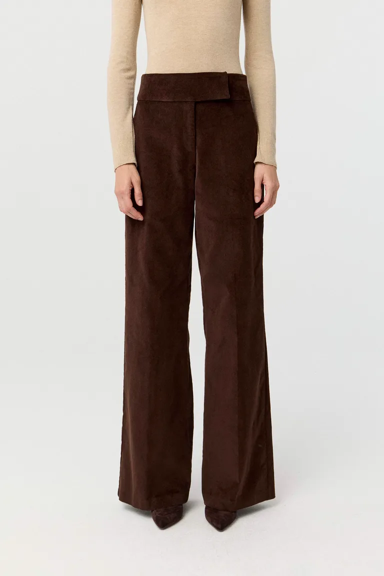 Pantalón de tiro alto con pierna ancha y bolsillos diagonales de diseño sastrero de Markova en Pantalones para argentina