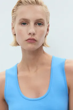 Vestido midi entallado de Mango en Vestidos para argentina