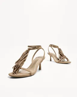 Sandalia tacón kitten flecos de Bershka en Sandalias para argentina