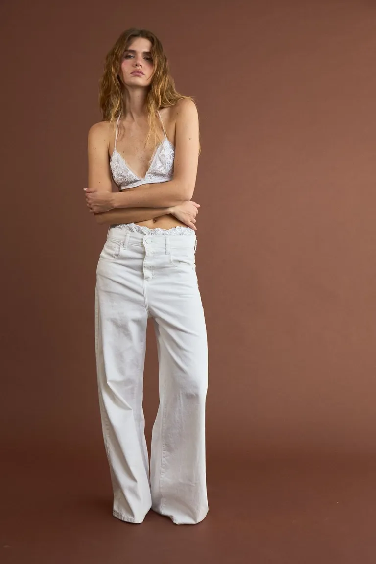 Pantalón blanco de algodón de corte relajado para un estilo casual y cómodo de Allo Martinez en Pantalones para argentina