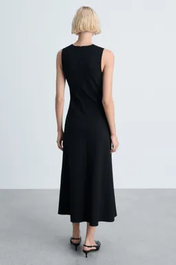 Vestido midi evasé sencillo de Mango en Vestidos para argentina