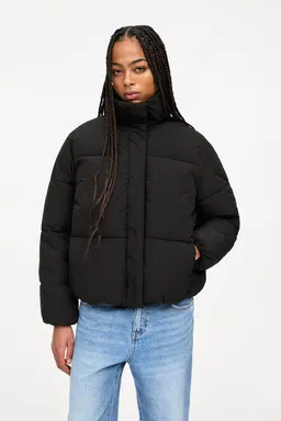 Campera acolchada cuello alto de Pull&Bear en Chaquetas para argentina