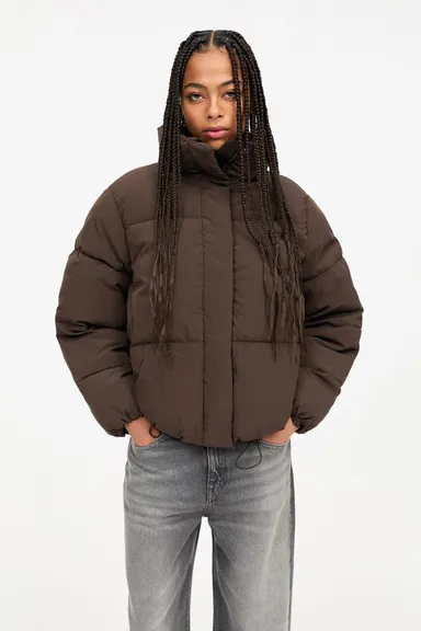 Campera acolchada cuello alto