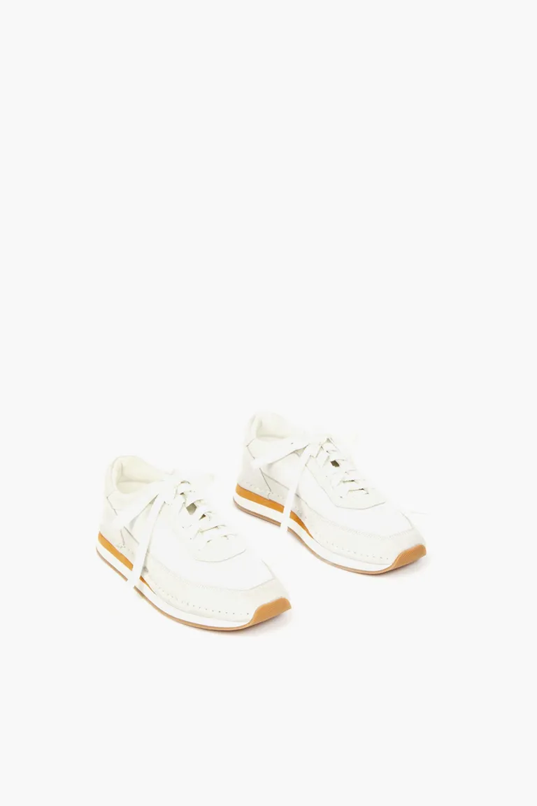 Zapatilla urbana con recortes laterales, base de eva con altura y detalles de pespuntes decorativos de Mishka en Zapatillas para argentina