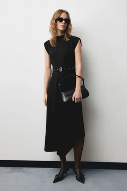 Vestido asimétrico con cinturón de Mango en Vestidos para argentina