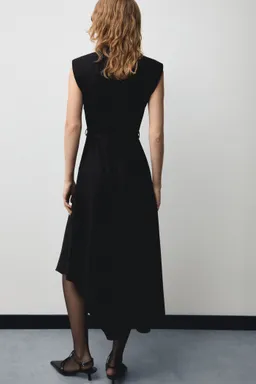 Vestido asimétrico con cinturón de Mango en Vestidos para argentina