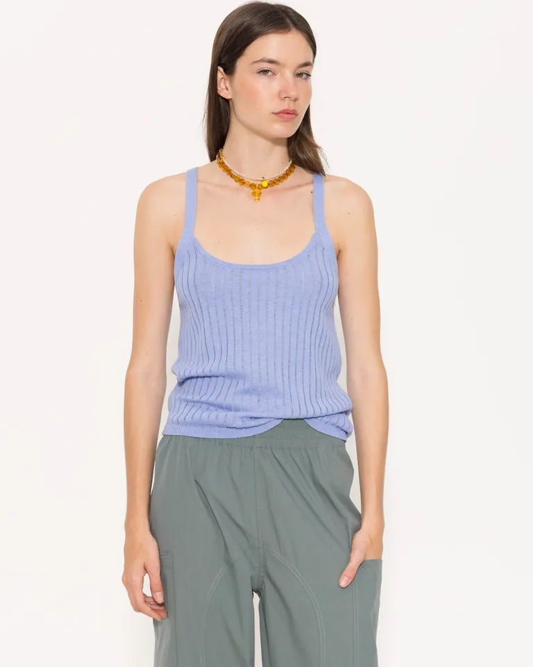 Top sin mangas de escote redondo y espalda cruzada de Jazmin Chebar en Tops para argentina