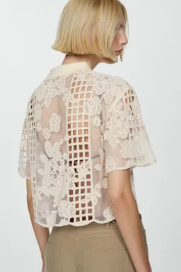 Blusa bordada detalles calados de Mango en Blusas para argentina