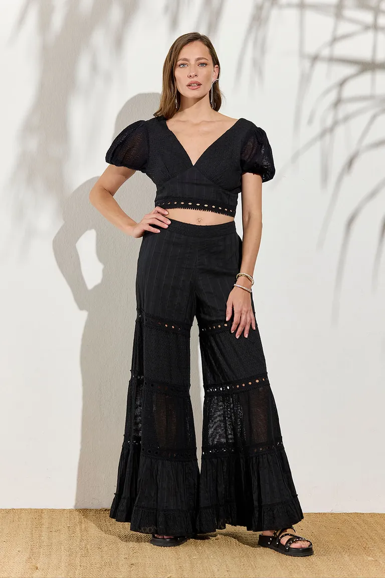 Top negro de manga corta con diseño jacquard y ajuste en la espalda de Indiastyle en Tops para argentina