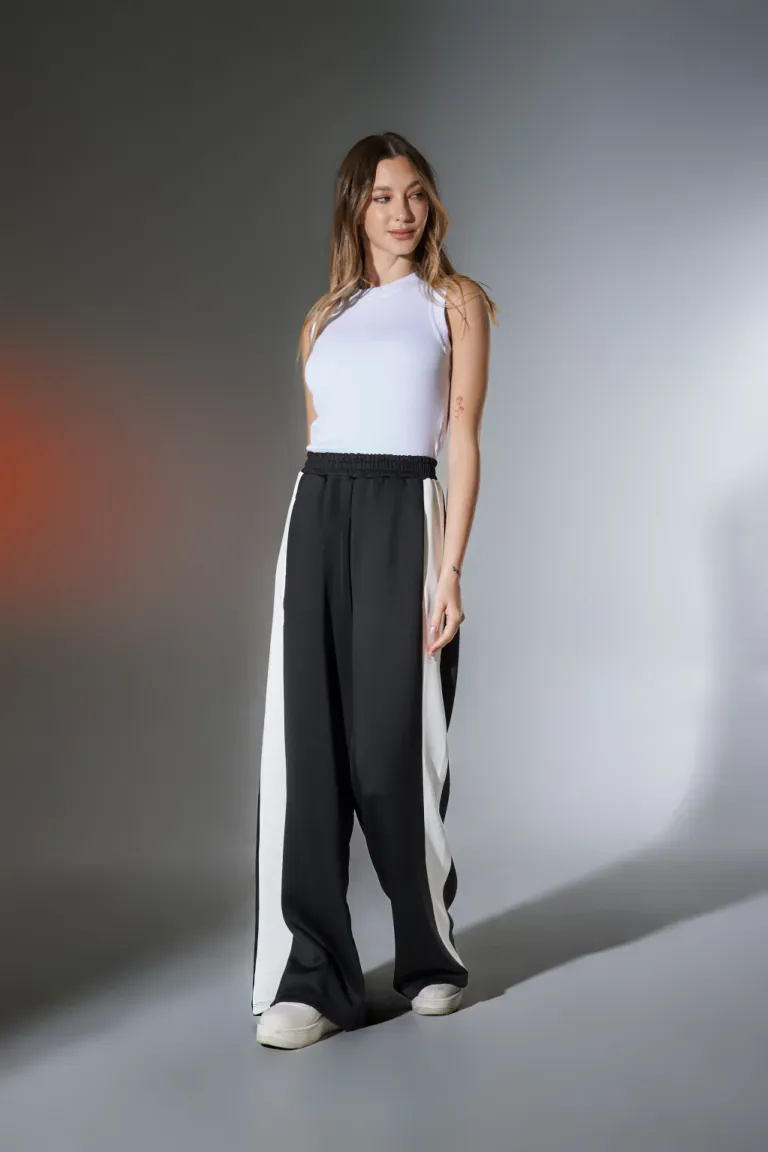 Elegante y versátil pantalón de corte recto para mujer de Apricot en Pantalones para argentina