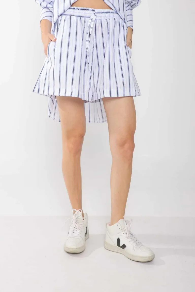 Corto femenino en tela rayada con cintura elástica y cordón ajustable de Belle en Shorts para argentina