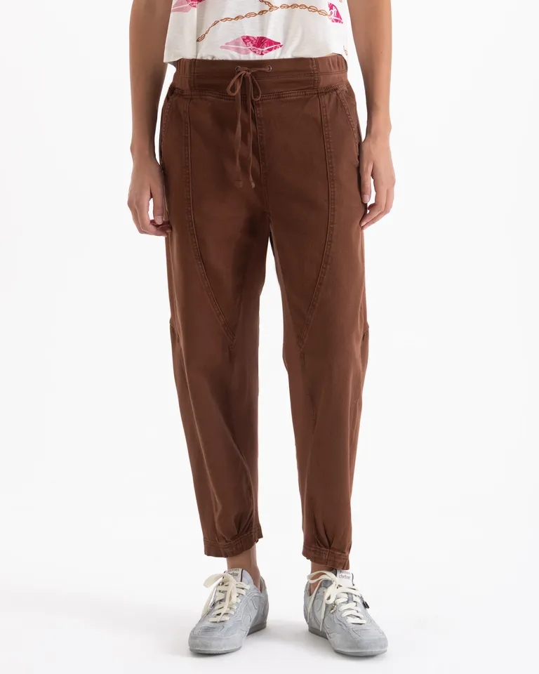 Pantalón tipo babucha de tiro medio con cintura elastizada y largo al tobillo de Jazmin Chebar en Pantalones para argentina