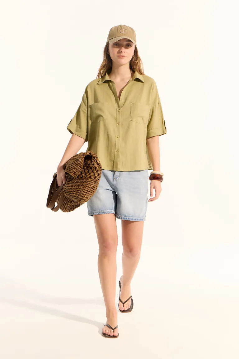 Camisa de corte recto y calce holgado con cuello en V y bolsillos en delantero de Portsaid en Camisas para argentina