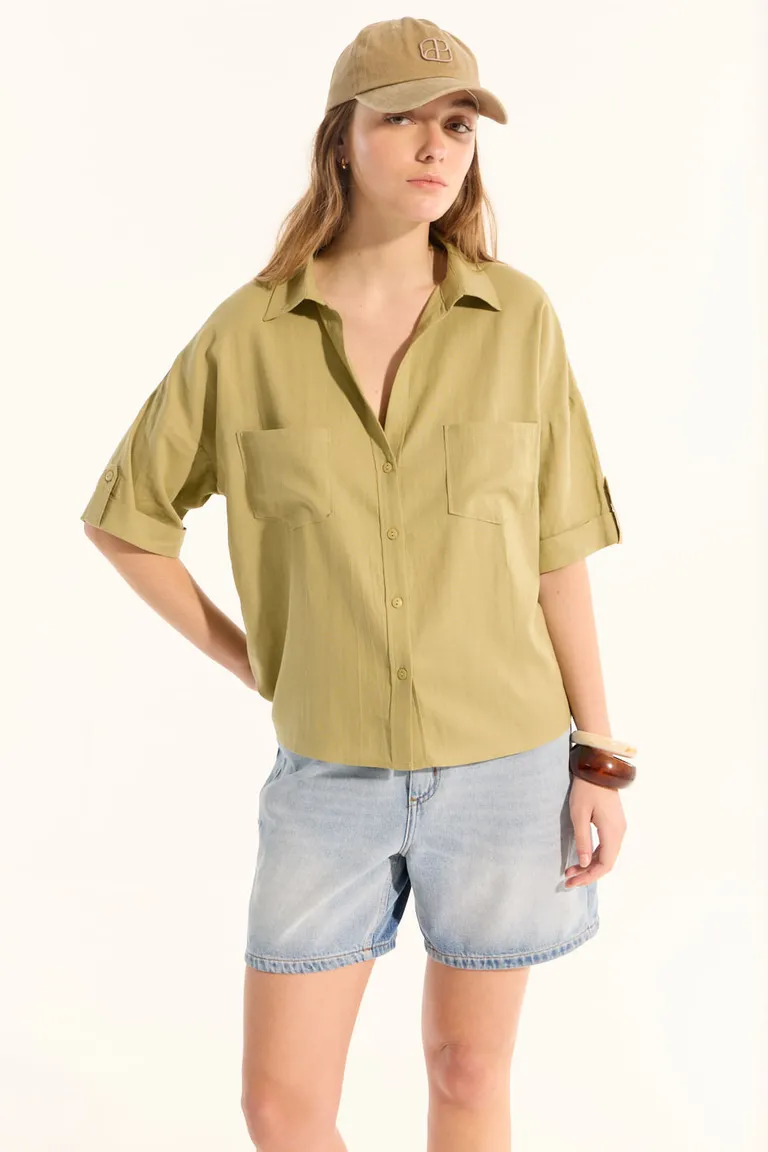 Camisa de corte recto y calce holgado con cuello en V y bolsillos en delantero de Portsaid en Camisas para argentina