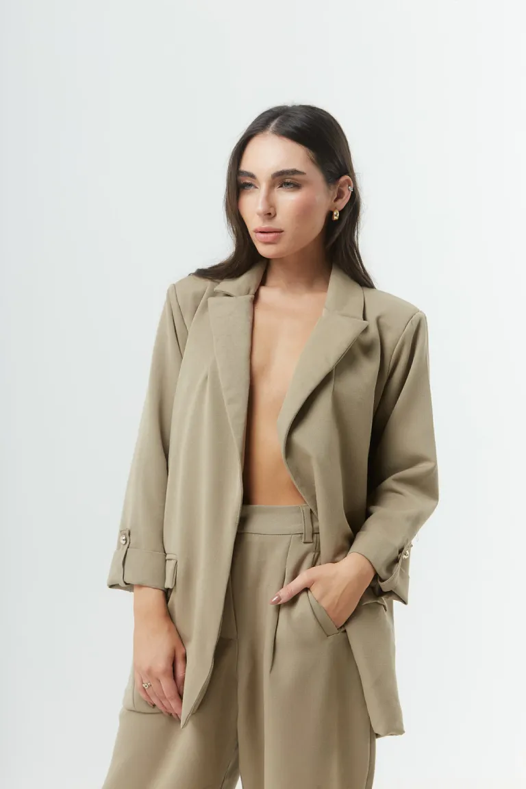 Blazer de Corte Clásico con Manga 3/4 y Detalle Dorado de Belle en Blazers para argentina