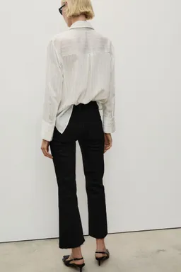 Jean flare crop bolsillos de Mango en Pantalones para argentina