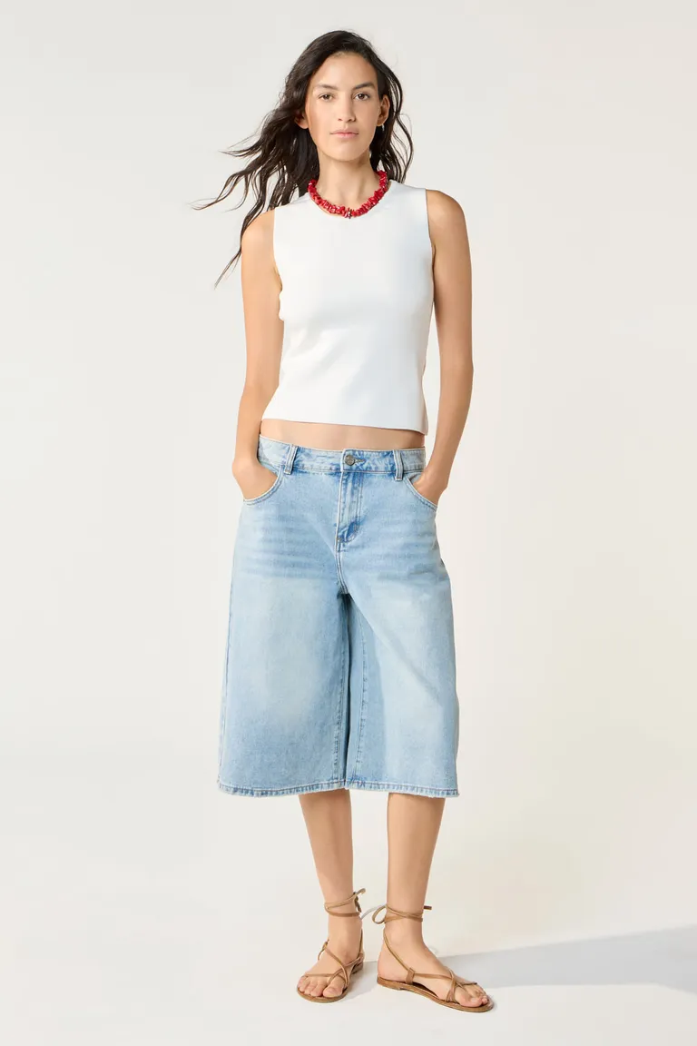 Bermudas clásicas con tiro alto y pierna corta en color azul celeste de Cuesta Blanca en Shorts para argentina