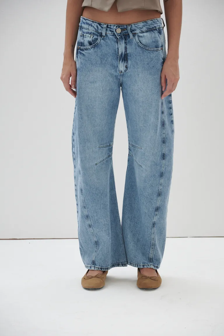 Pantalones de corte recto y tiro medio para un estilo elegante y versátil de Sweet en Pantalones para argentina