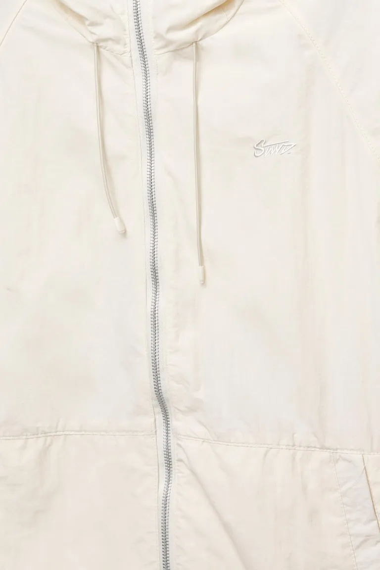 Chubasquero con capucha stwd de Pull&Bear en Abrigos y Camperas para argentina