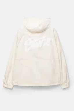 Chubasquero con capucha stwd de Pull&Bear en Abrigos y Camperas para argentina