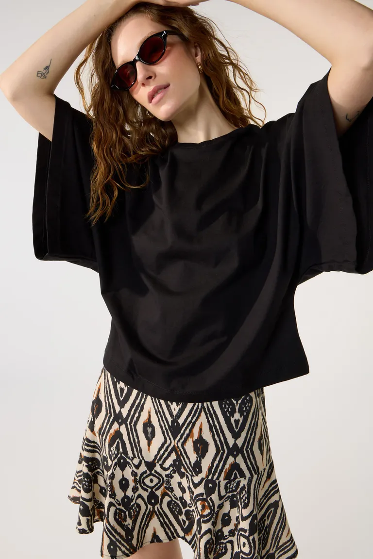 Remera negra manga dolman - Prenda de moda versátil y elegante para el día a día de Cuesta Blanca en Remeras para argentina