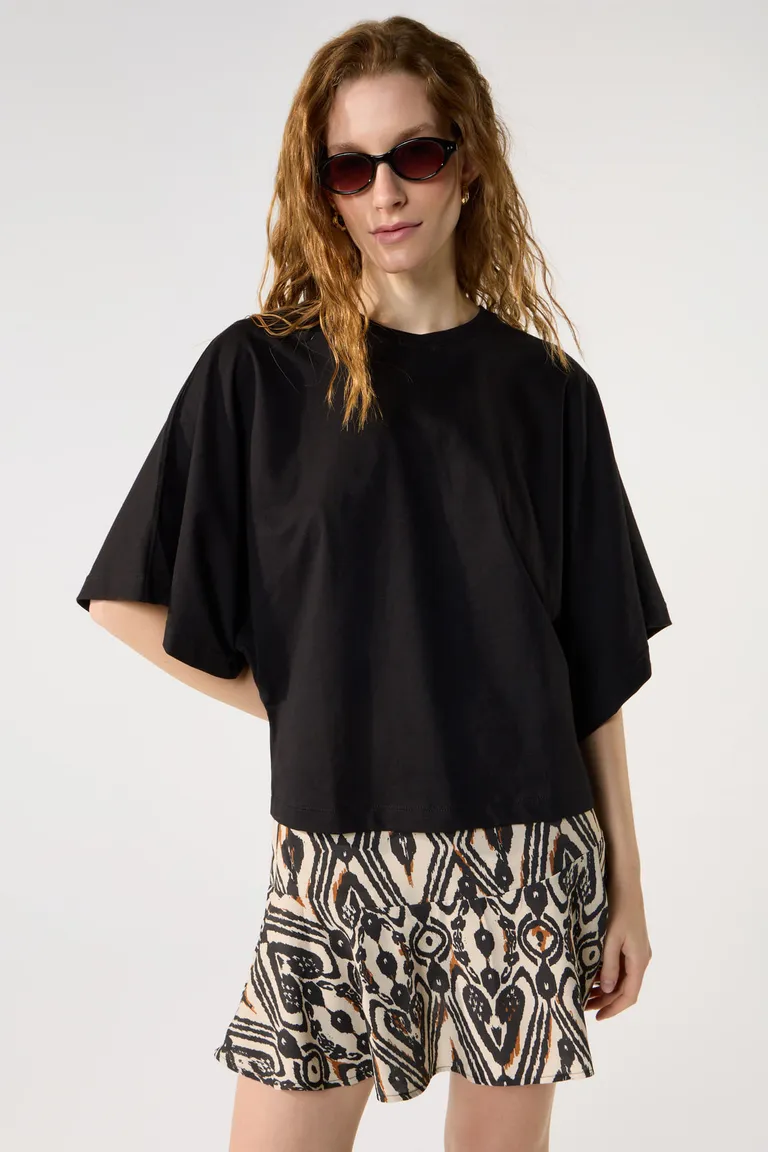 Remera negra manga dolman - Prenda de moda versátil y elegante para el día a día de Cuesta Blanca en Remeras para argentina