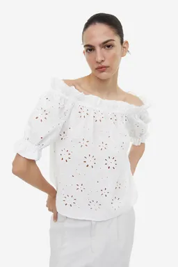 Blusa hombros descubiertos broderie de H&M en Blusas para argentina