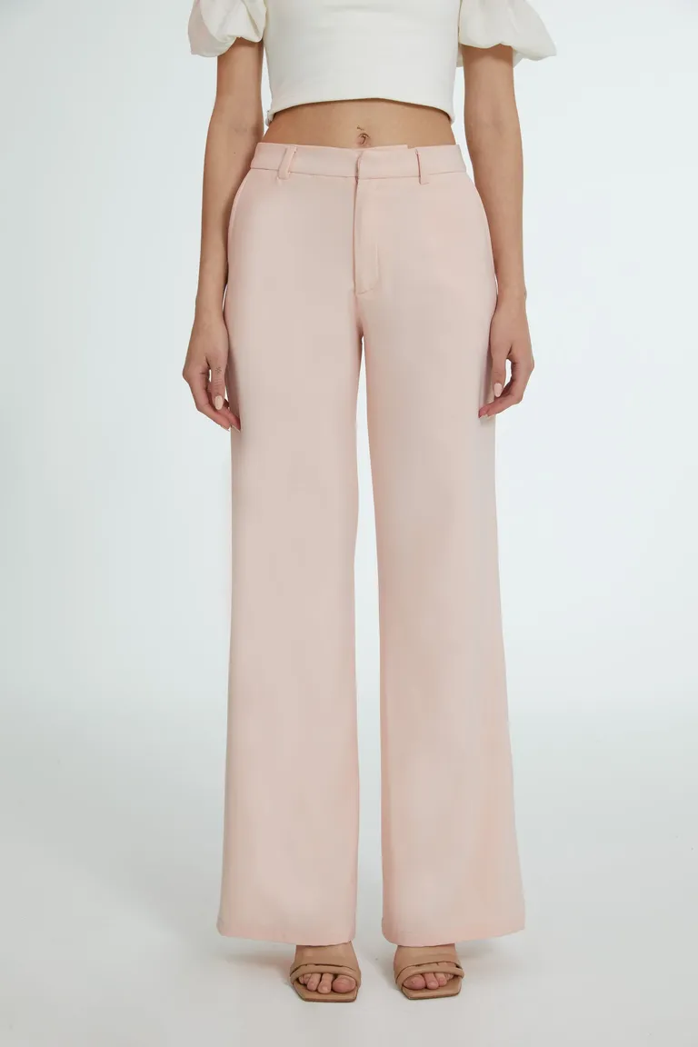 Pantalón de corte recto en crepe de seda tono rosa con pinzas y bolsillos de Naíma en Pantalones para argentina