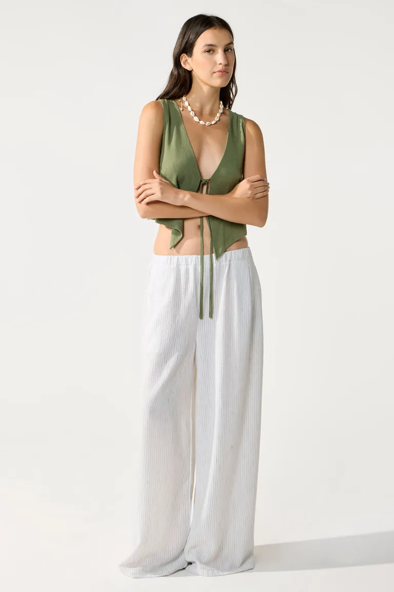 Pantalón ancho con diseño estriado y cintura elástica de Cuesta Blanca en Pantalones para argentina