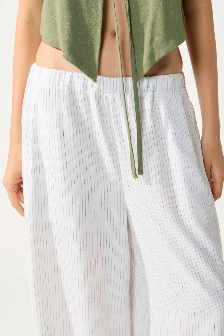 Pantalón ancho con diseño estriado y cintura elástica de Cuesta Blanca en Pantalones para argentina