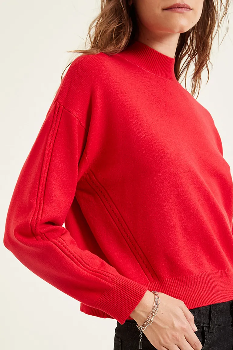 Sweater de punto con cuello alto mangas largas y detalles de textura en frente y mangas de Cuesta Blanca en Buzos y Sweaters para argentina