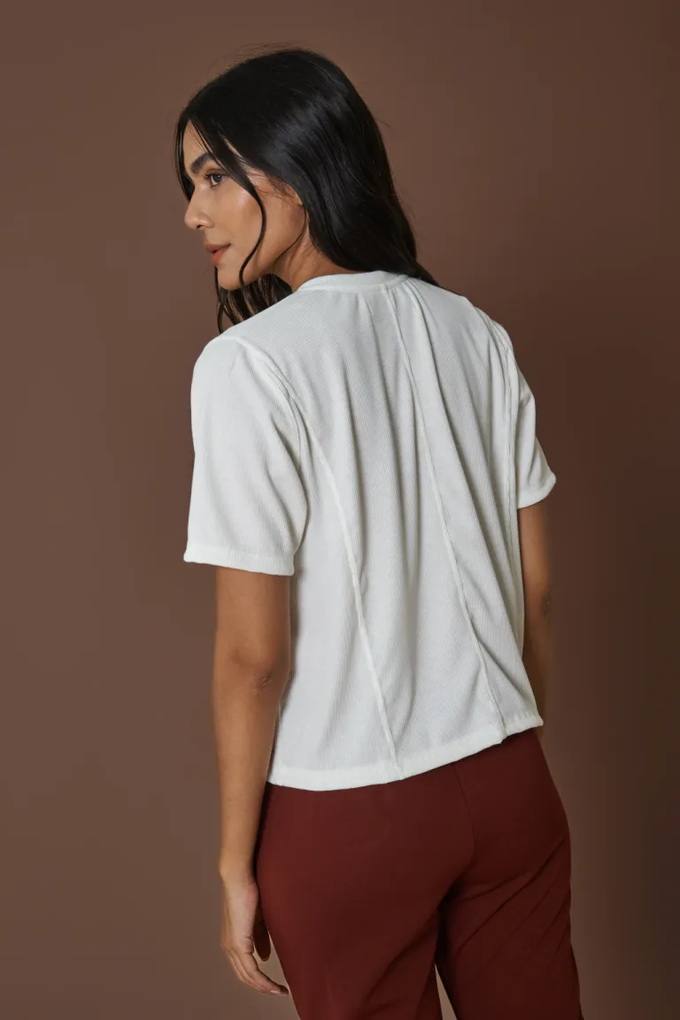 Remera básica de corte amplio y manga corta para mujer de Apricot en Remeras para argentina