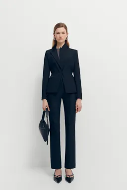 Pantalón traje aberturas de Mango en Pantalones para argentina