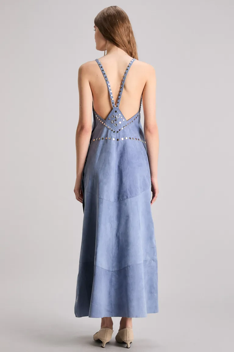 Vestido de gamuza azul cielo con aberturas laterales y detalles de broches de Kosiuko en Vestidos para argentina