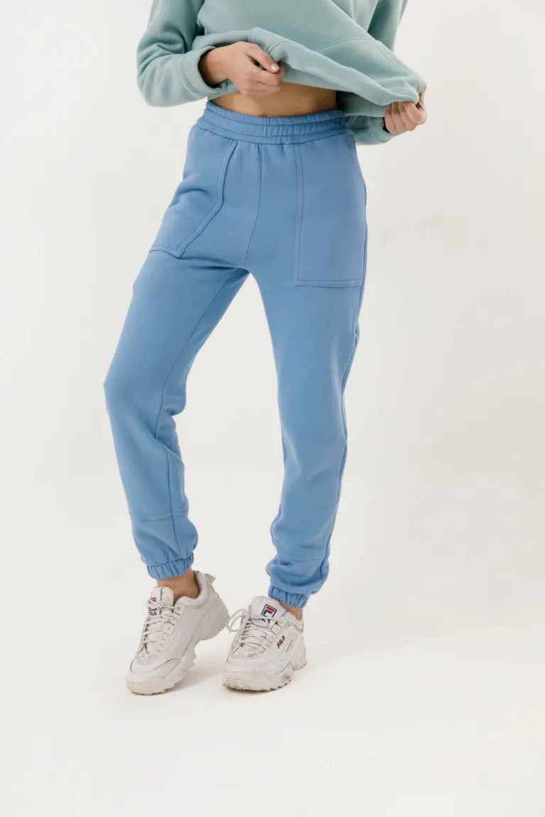 Pantalón informal y versátil en tono azul con cintura elástica de Apricot en Pantalones para argentina