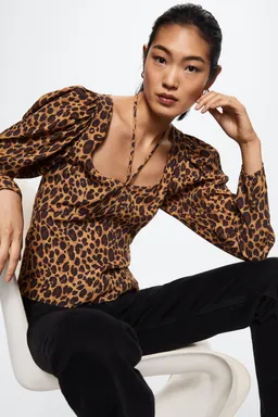 Blusa leopardo ligera de Mango en Blusas para argentina