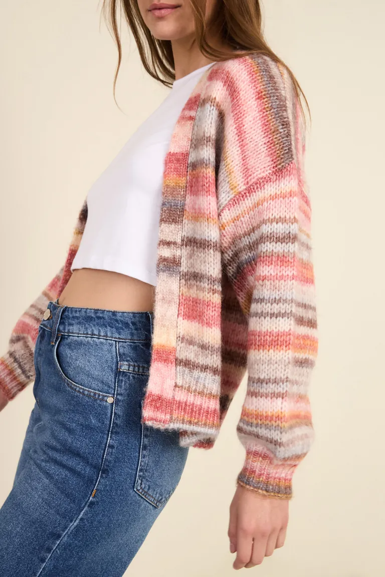 Cardigan tejido abierto con diseño de rayas y mangas con detalle de frunce en los puños de Cuesta Blanca en Buzos y Sweaters para argentina