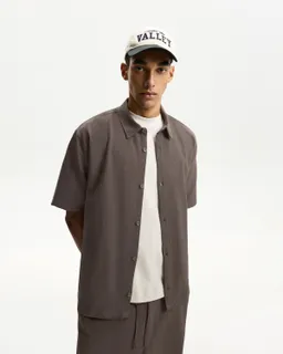 Camisa manga corta plisada de Bershka en Camisas para argentina