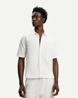 Camisa manga corta plisada de Bershka en Camisas para argentina