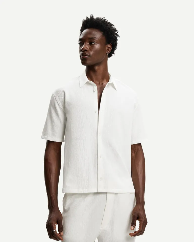 Camisa manga corta plisada de Bershka en Camisas para argentina