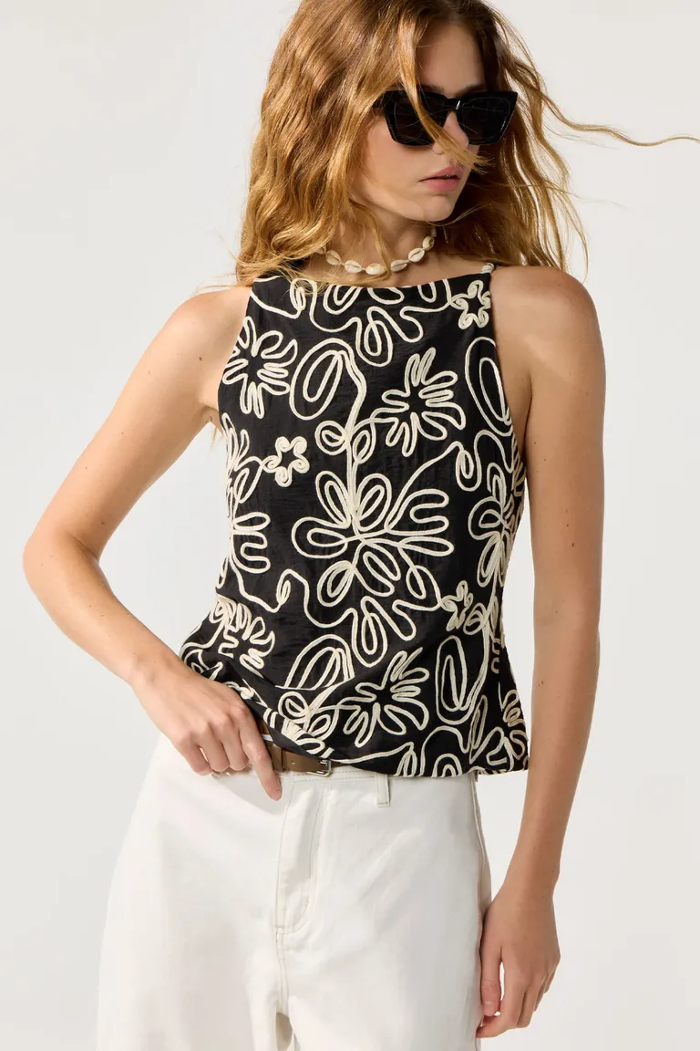 Blusa de mujer con estampado floral en blanco y negro de Cuesta Blanca en Tops para argentina