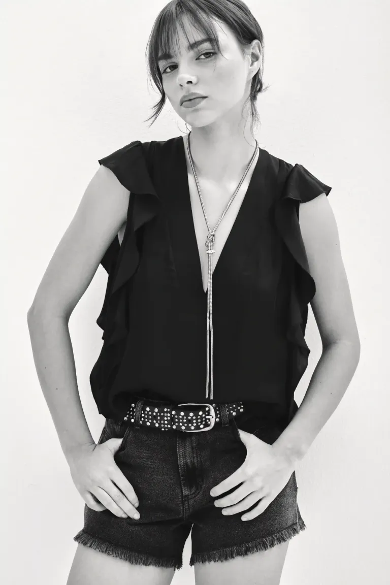 Camisa de corte recto con detalles en volados y escote profundo de Rapsodia en Camisas para argentina