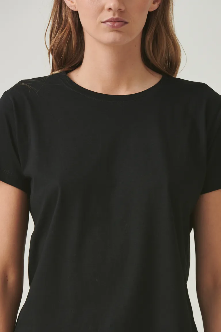 Remera negra de manga corta y escote redondo para mujer de Sweet en Remeras para argentina