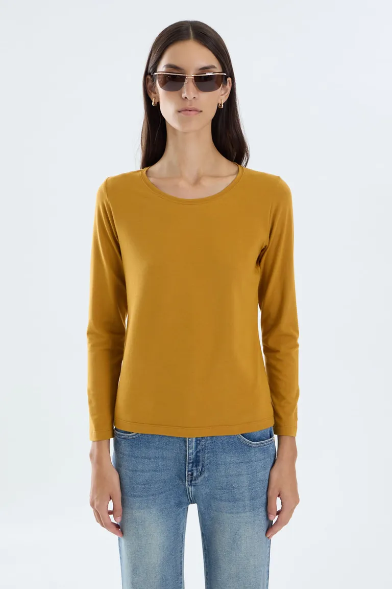 Remera básica de mujer manga larga con cuello redondo y diseño liso de Portsaid en Remeras para argentina