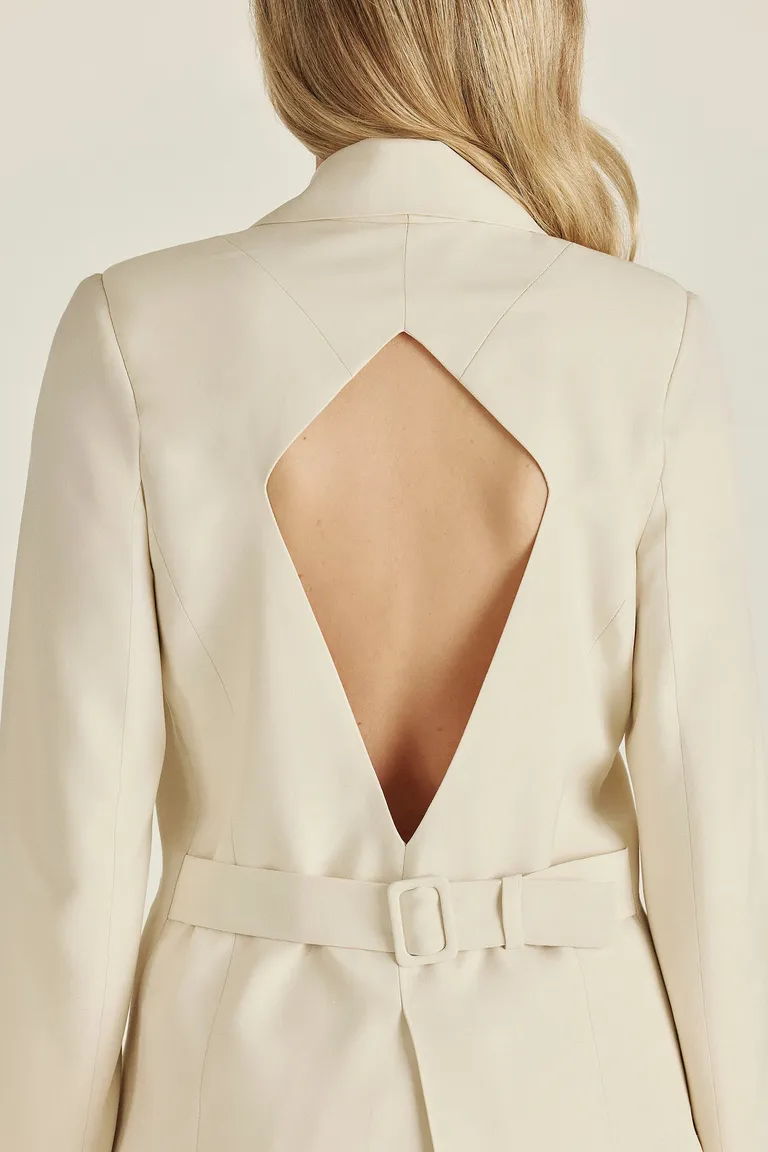 Saco blanco satinado con recorte trasero, diseño exclusivo y de edición limitada de Tucci en Blazers para argentina