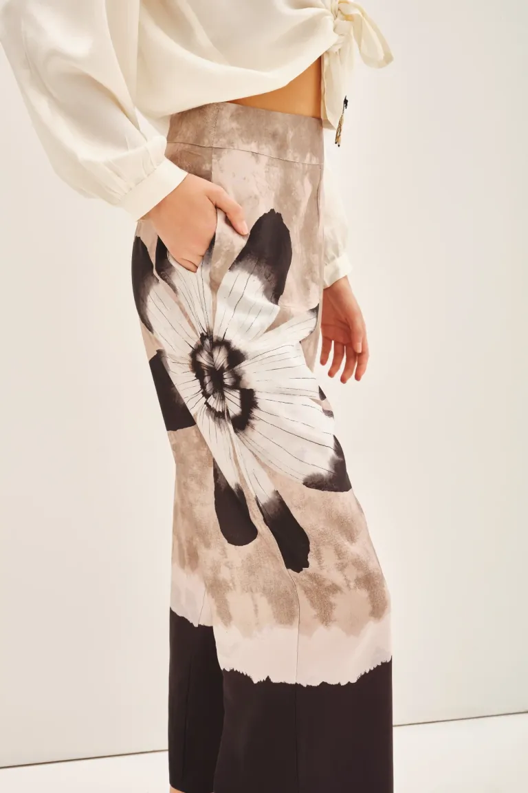 Pantalón de corte recto y cintura alta con estampado y detalles exclusivos de Rapsodia en Pantalones para argentina