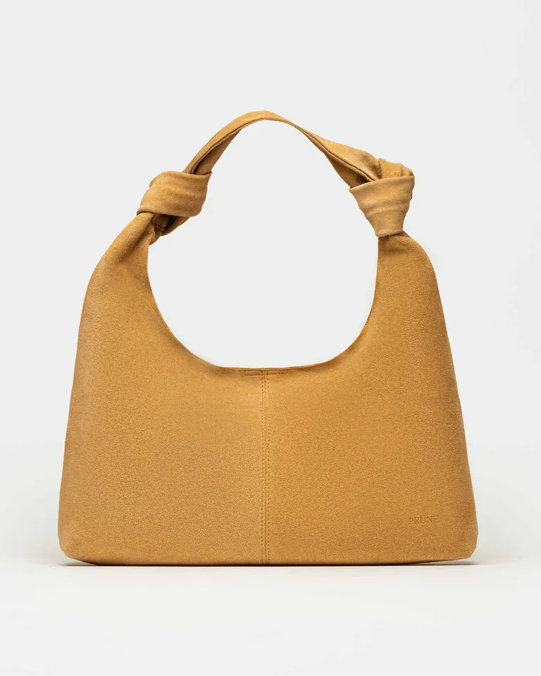 Cartera al hombro juana en cuero gamuza amarilla con detalles en nudos de Prüne en Bolsos y Carteras para argentina