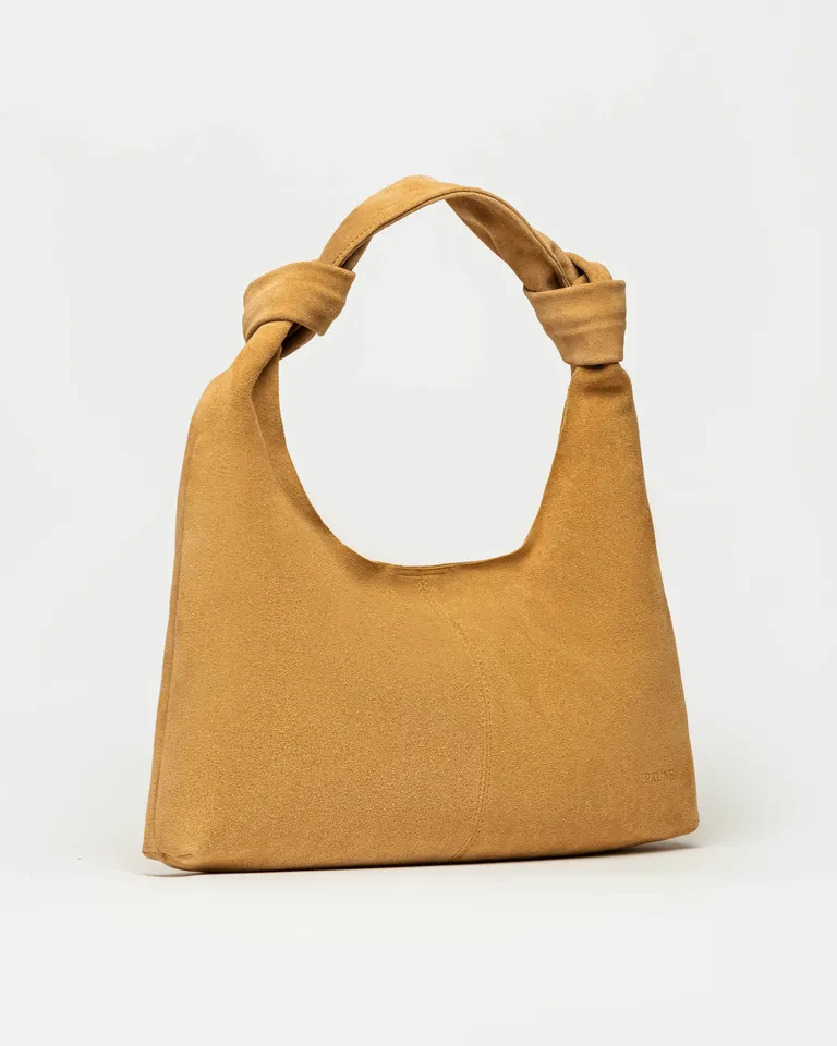 Cartera al hombro juana en cuero gamuza amarilla con detalles en nudos de Prüne en Bolsos y Carteras para argentina