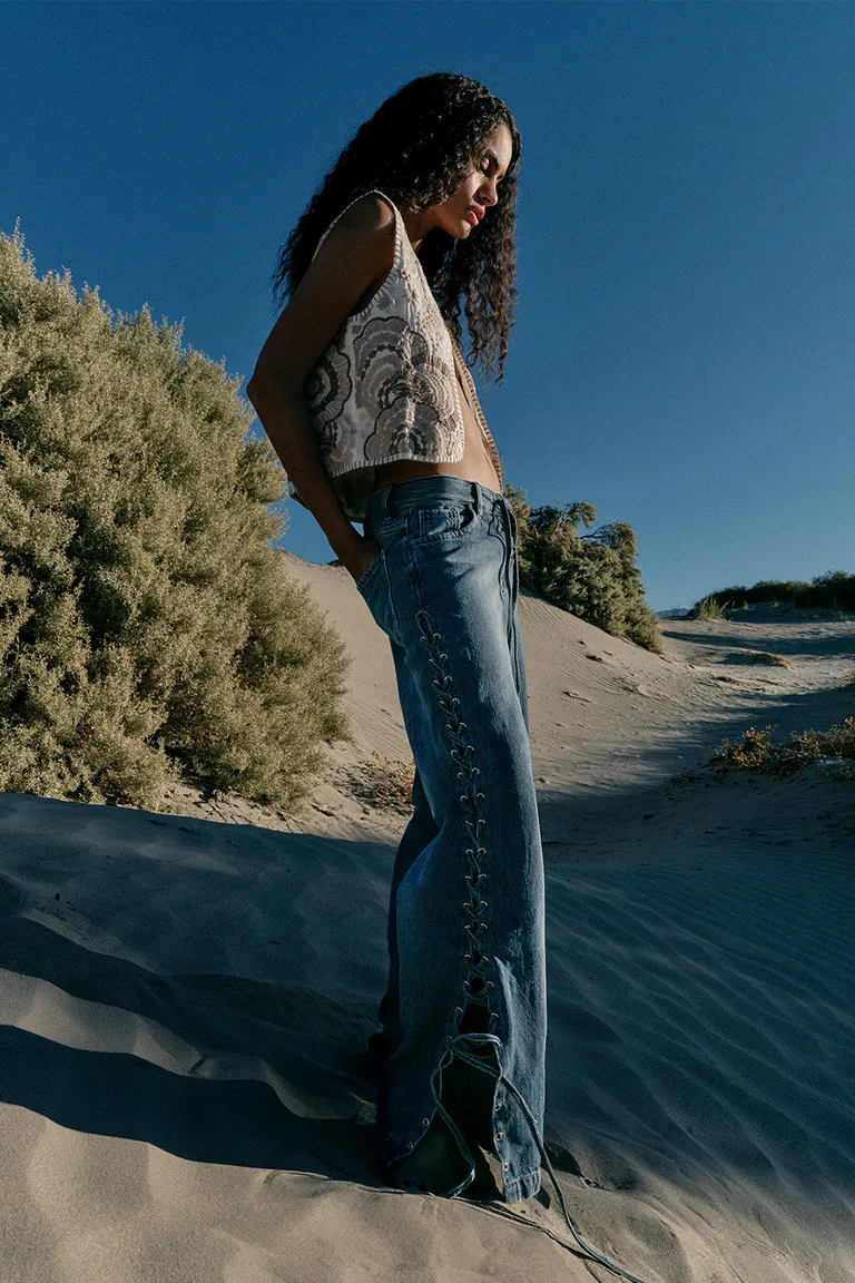 Pantalón de pierna ancha con cordones entrelazados en denim azul de Sweet en Pantalones para argentina